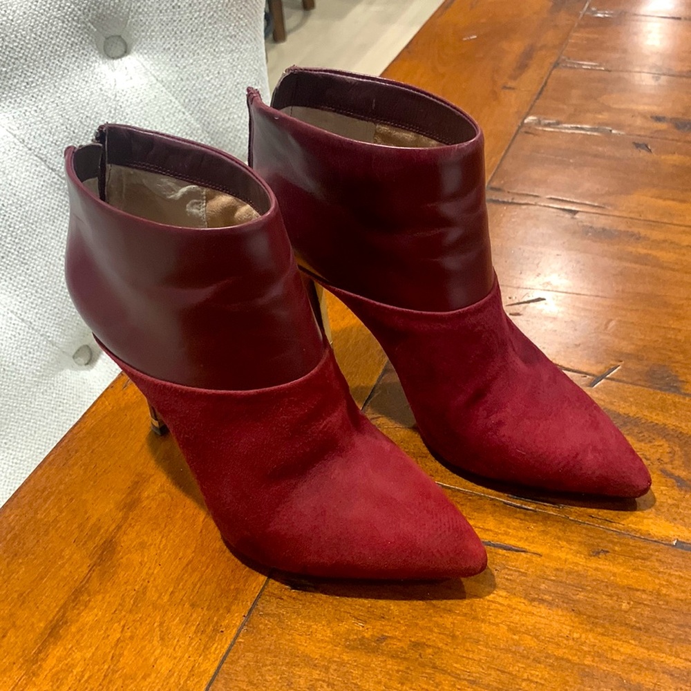 Michael Kors burgundy heeled booties. Chic suede/leather booties sized 6.5.